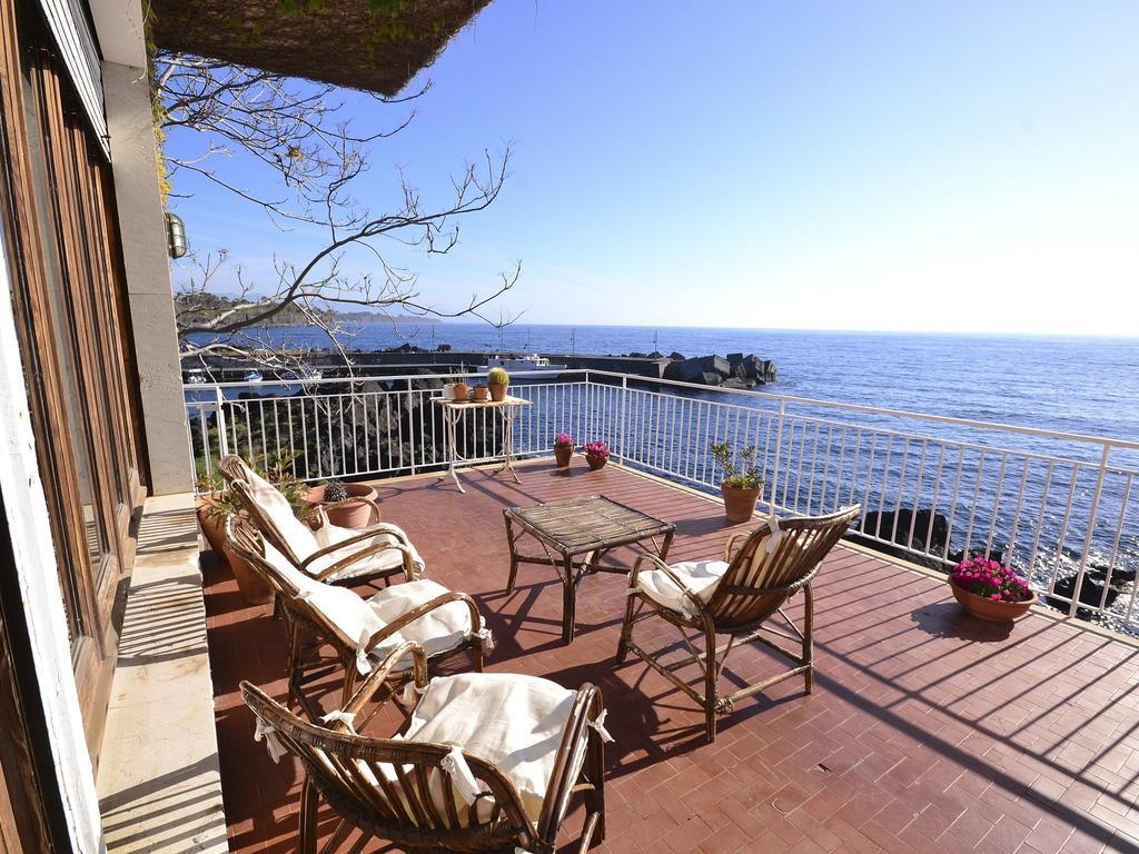 Cozy Holiday Home In Pozzillo With Terrace Acireale Eksteriør billede