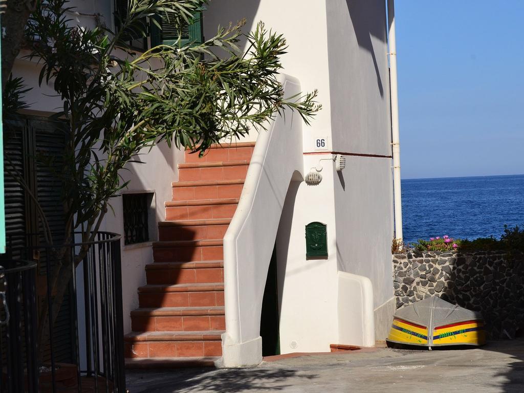 Cozy Holiday Home In Pozzillo With Terrace Acireale Eksteriør billede