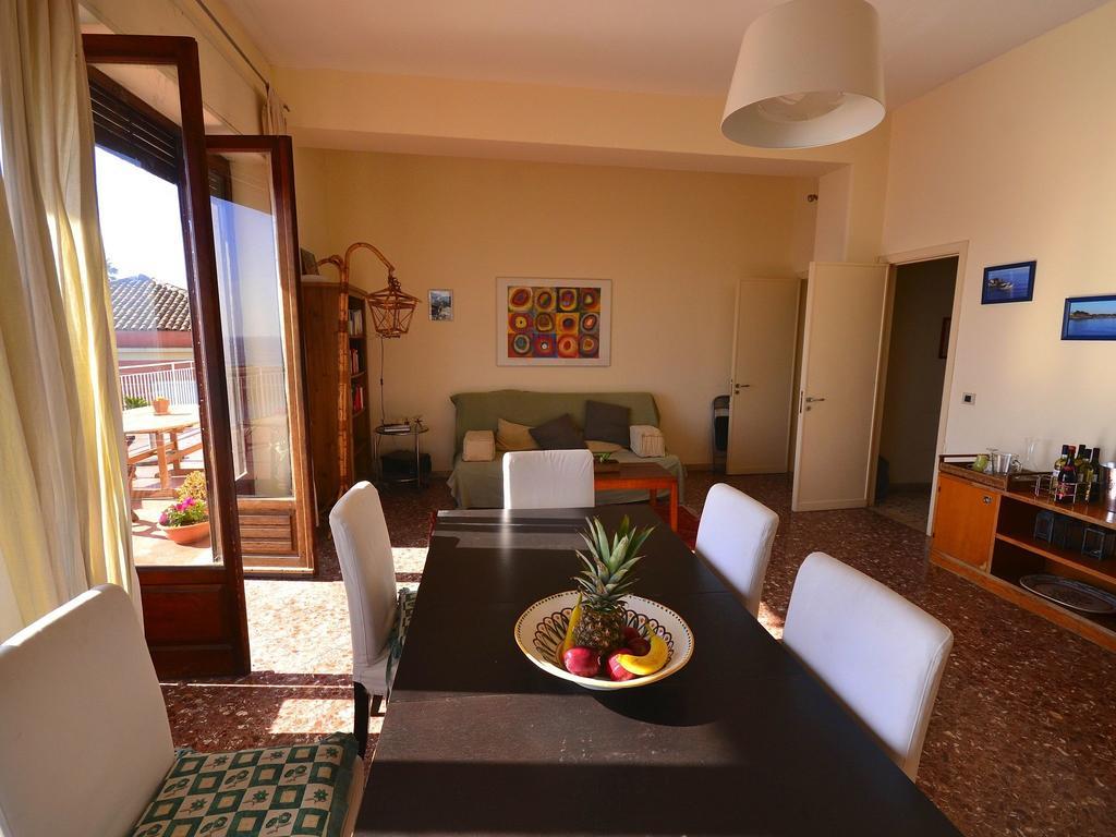 Cozy Holiday Home In Pozzillo With Terrace Acireale Eksteriør billede