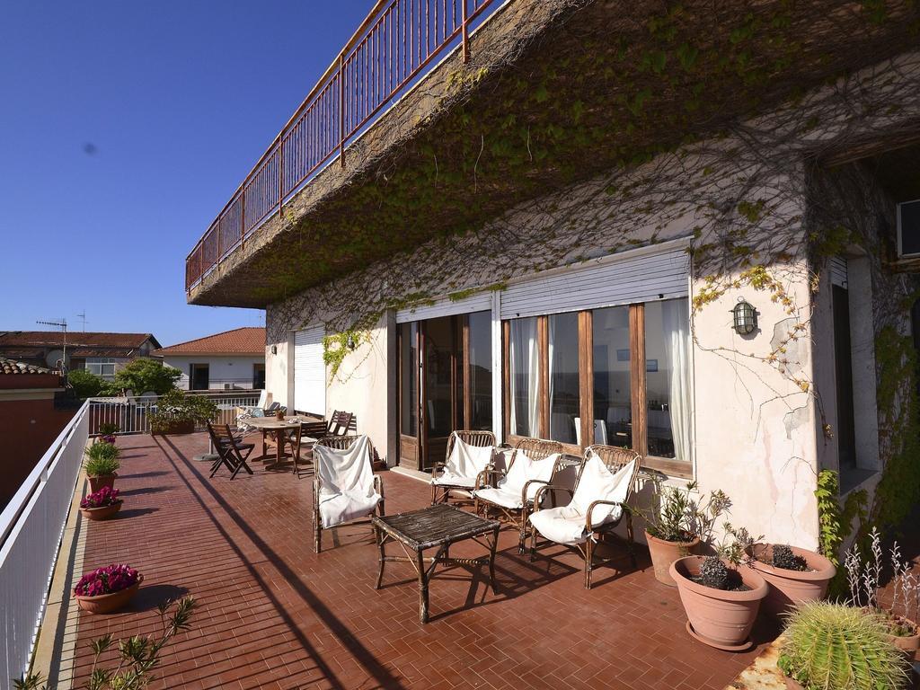 Cozy Holiday Home In Pozzillo With Terrace Acireale Eksteriør billede