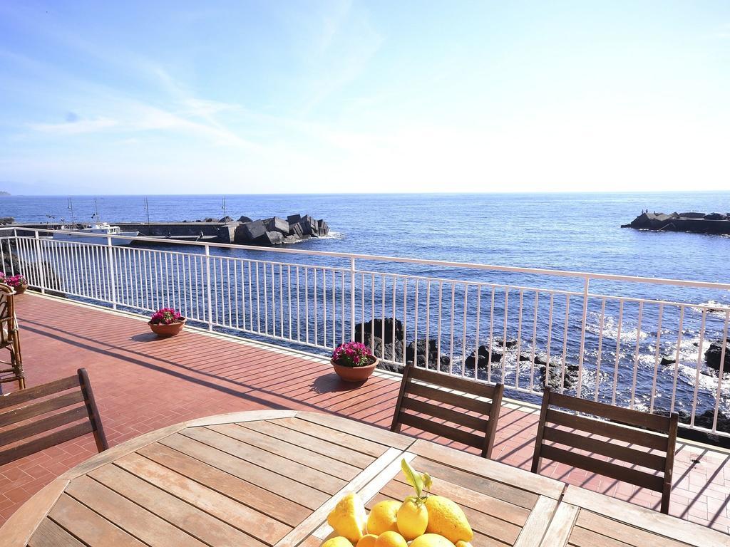 Cozy Holiday Home In Pozzillo With Terrace Acireale Eksteriør billede